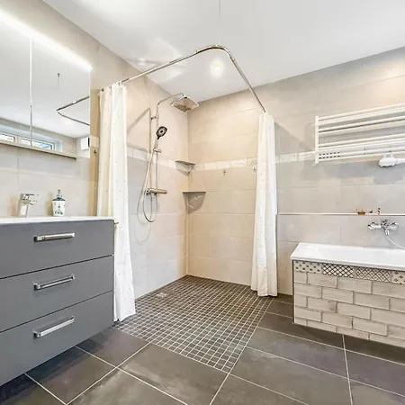 Holiday home Haus Larus - Direkt Am Alten Strom *